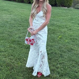 Elegant White Lace Wedding Dress